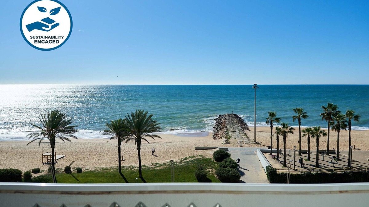 Cavacos Apartment | Renovated 2BR Seafront Apt – Quarteira