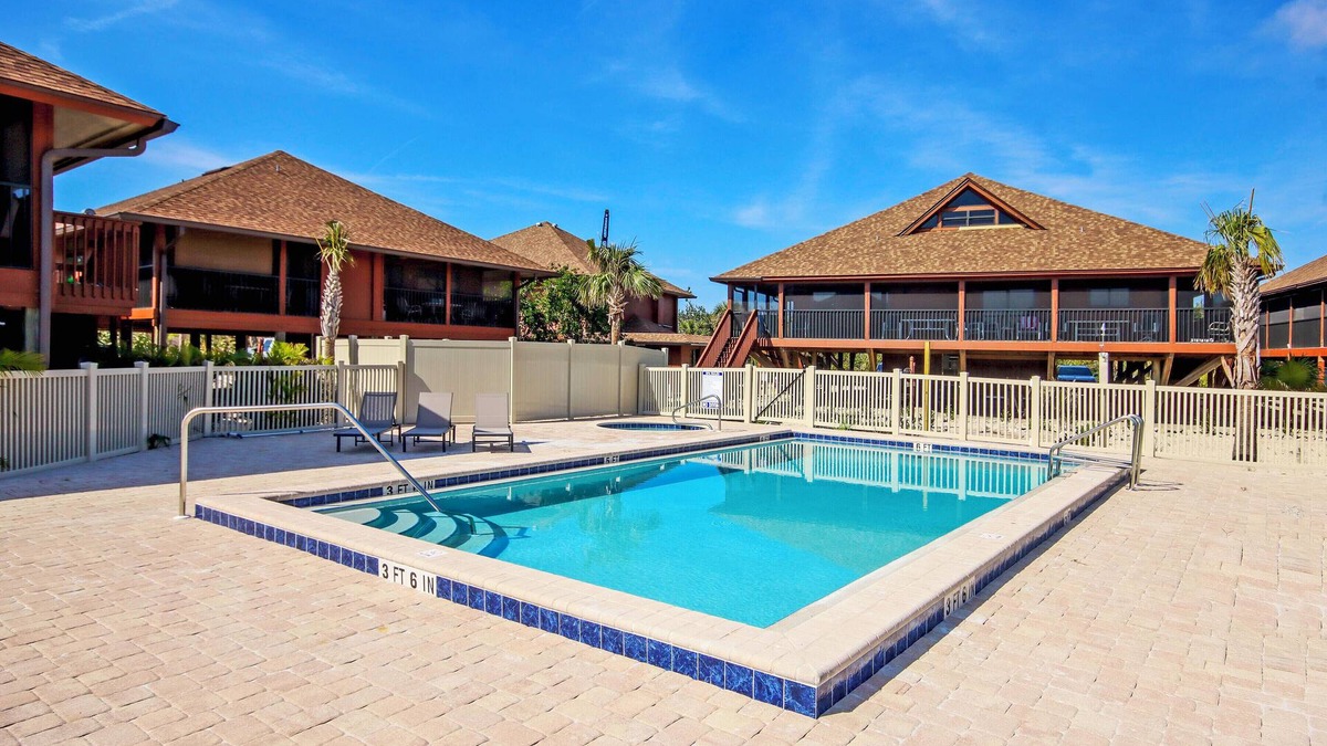 Sanibel Condo | Renovated 3-BR Villa with Rooftop Sundeck, Gulf Views and Private Beach - Signal Inn 16