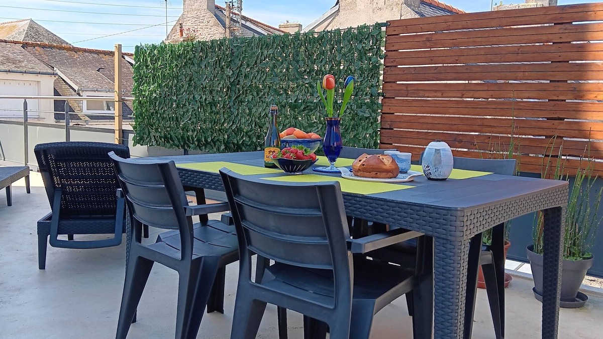 Guilvinec Apartment | Renovated 3-star apartment with terrace ideal for 4 people.