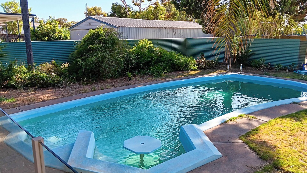 Risdon Park House | Renovated 3BD w/pool and spa bath