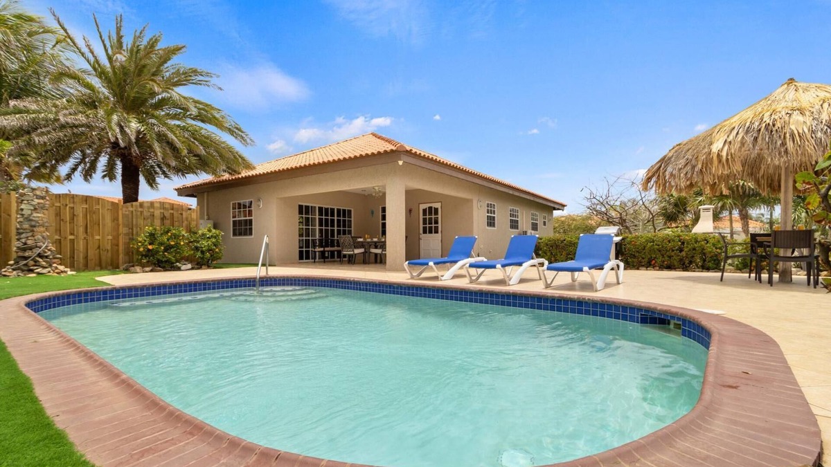 Boroncana Villa | Renovated 3BR Home ~Private Pool~Close 2 Beach~BBQ