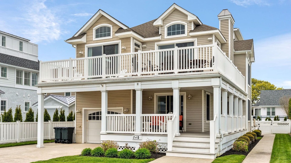Avalon House | RENOVATED 4.5M dollar pet friendly luxury retreat just 1 blk from 24th St beach