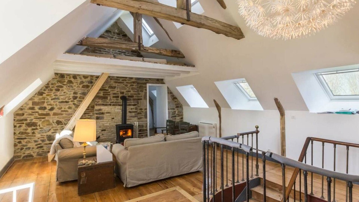 Breville-sur-Mer Apartment | Renovated 4-bedroom duplex with parking near Granville