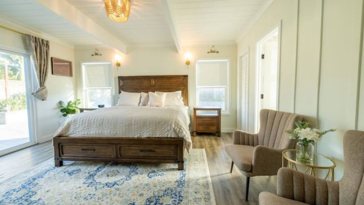 Lake Area House | Renovated 5B4B Luxury home @Fremont with King Suite
