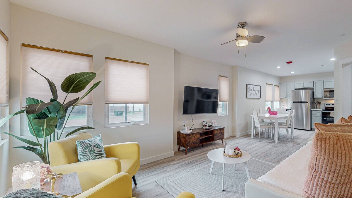 Del Mar Apartment | Renovated apartment with full kitchen, WIFI and close to beach