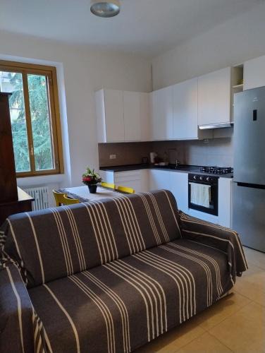 Zona Zara Apartment | Renovated apartment near metro and station - BnB Laurana