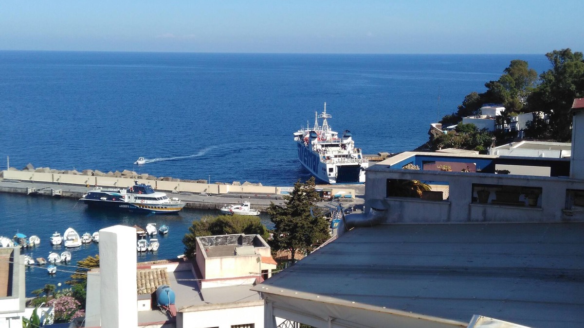 Ustica Apartment | Renovated apartment on the main square of the island