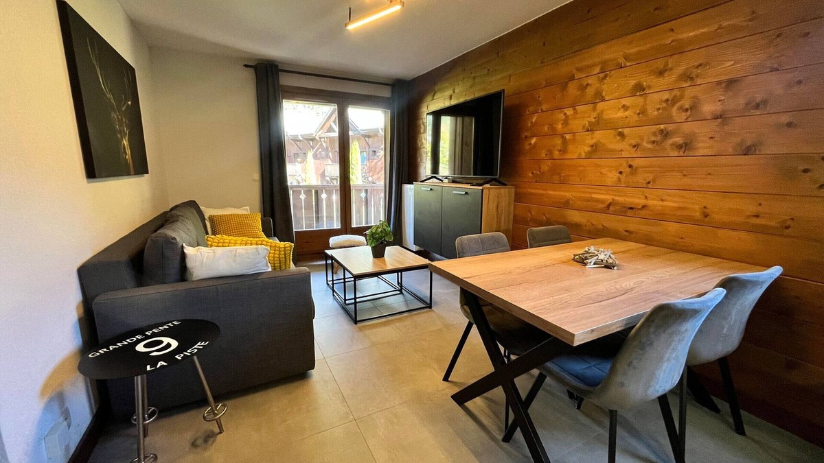 Samoens Apartment | Renovated apartment with pool, 300m from center, 2 bedrooms