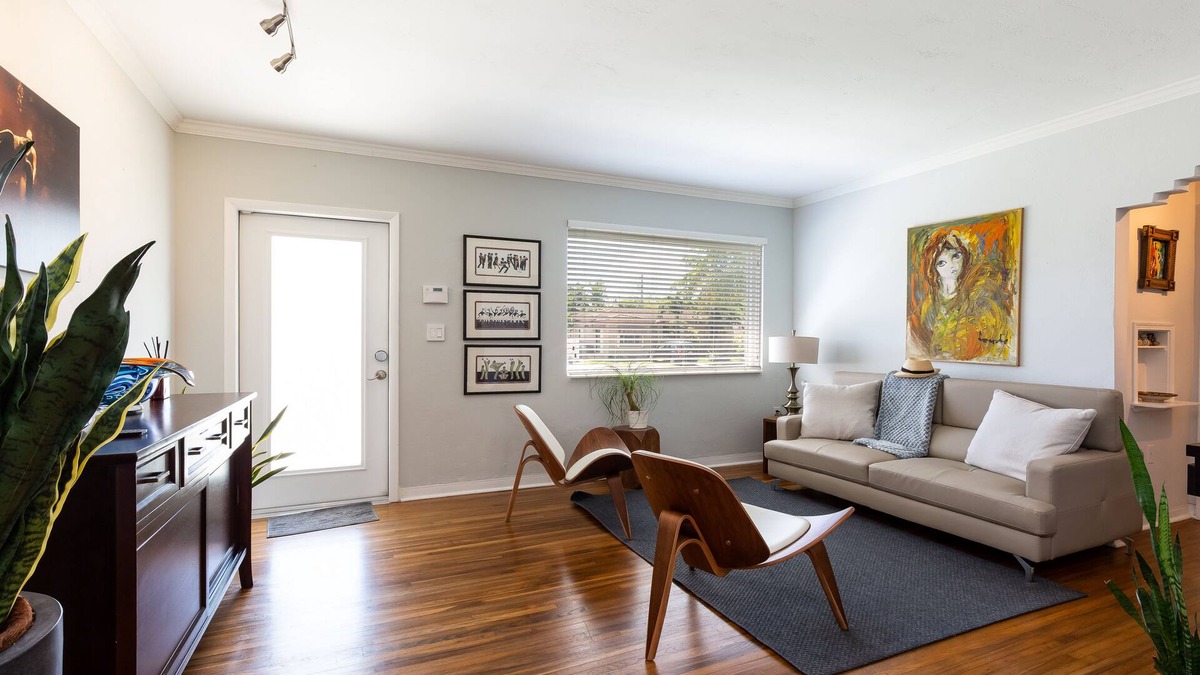 Coral Way House | Renovated Art Deco Style Casita Near Coral Gables