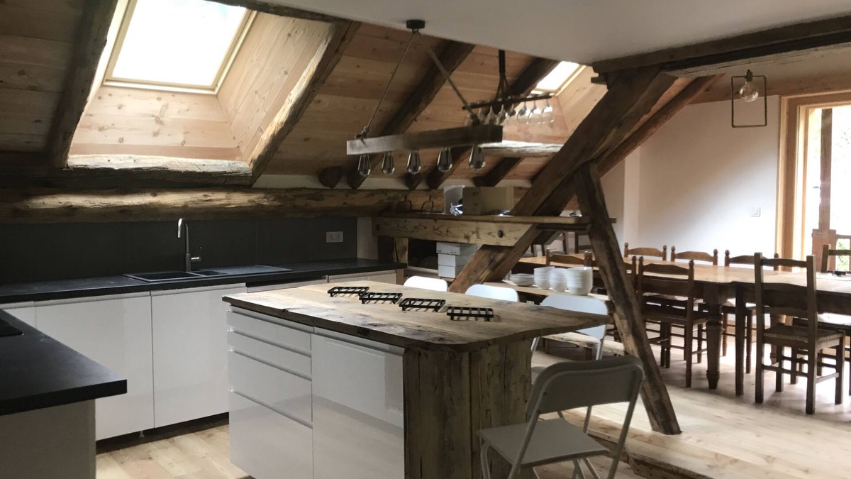 Vallouise-Pelvoux Apartment | Renovated attic room in an old house in Vallouise