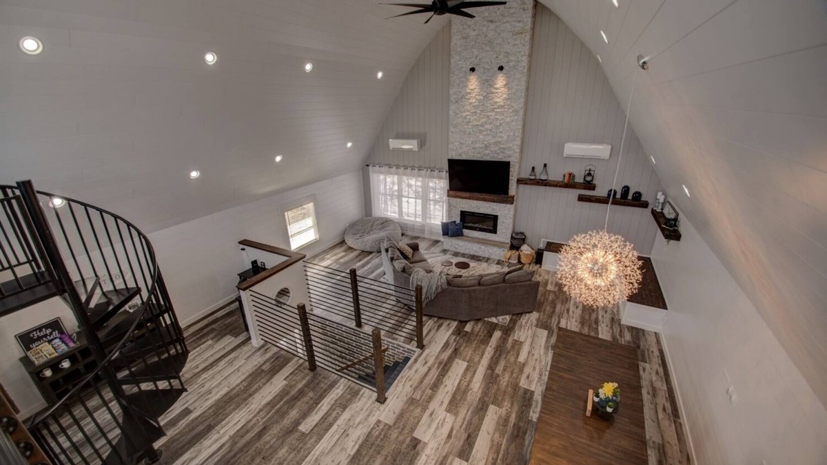 Dakota House | Renovated Barn Sure To Impress with Loft & Game Room!