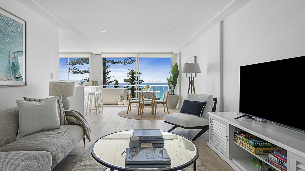 Sydney Apartment | Renovated Beachfront with Stunning Views of Beach & Promenade