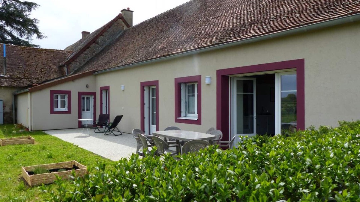 Monetay-sur-Loire Cottage | Renovated Bourbonnaise House with Private Courtyard and Peaceful Terrace