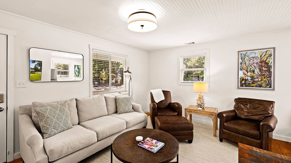 Montgomery House | Renovated Bungalow with Large Yard, Close to Everything by Lucky Savannah