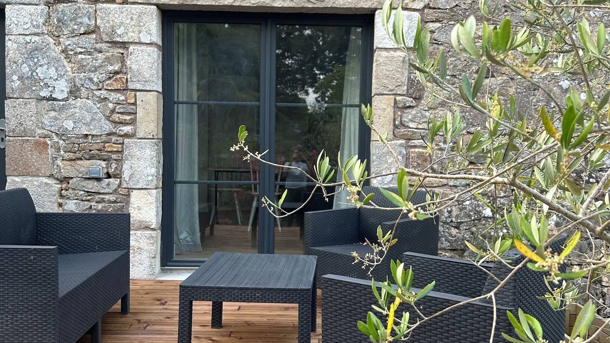 Saint-Carne House | Renovated character house with hanging net!