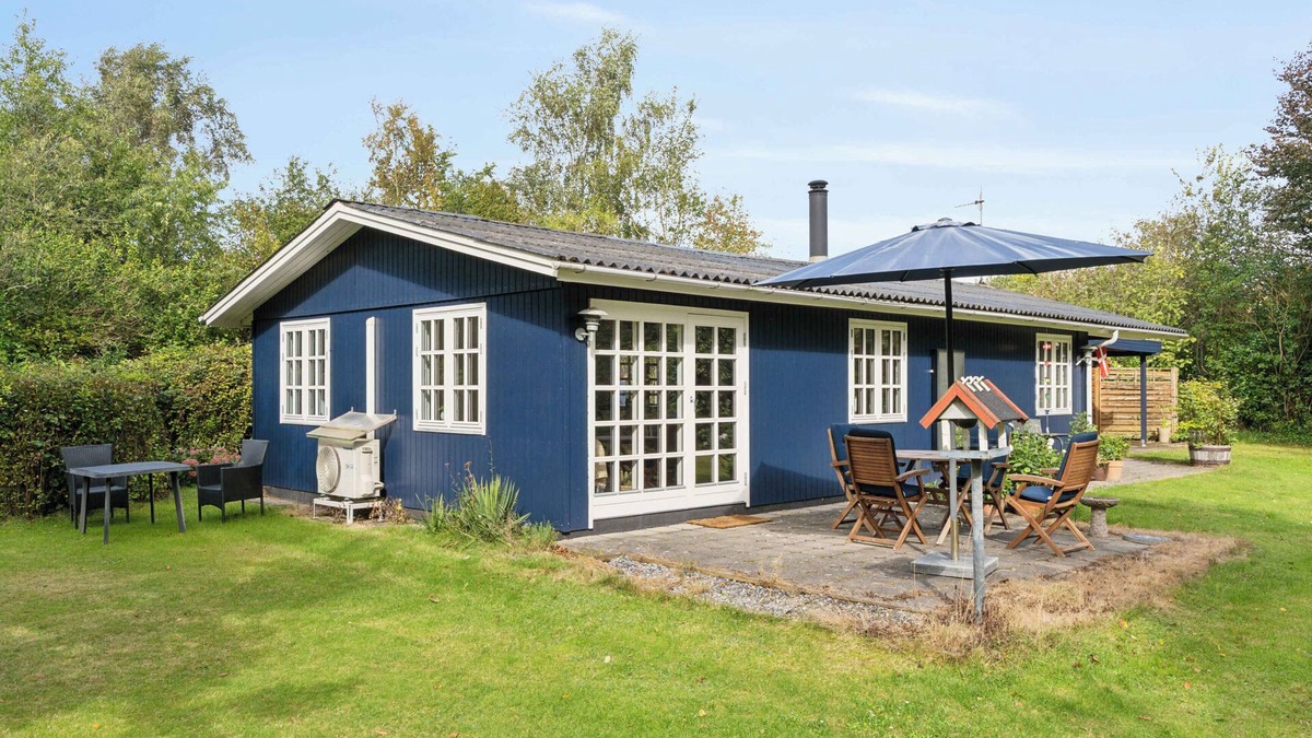 Ronbjerg House | Renovated classic cottage close to beach