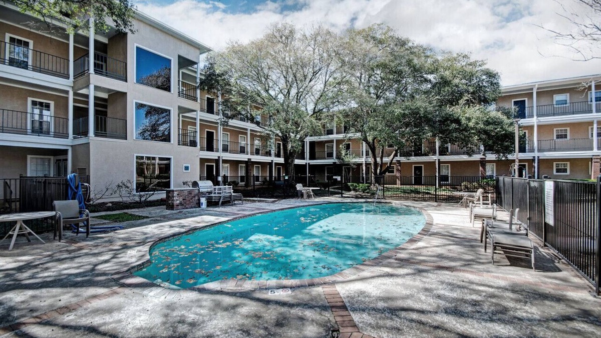Tougaloo Condo | Renovated Condo In A Lovely Gated Community