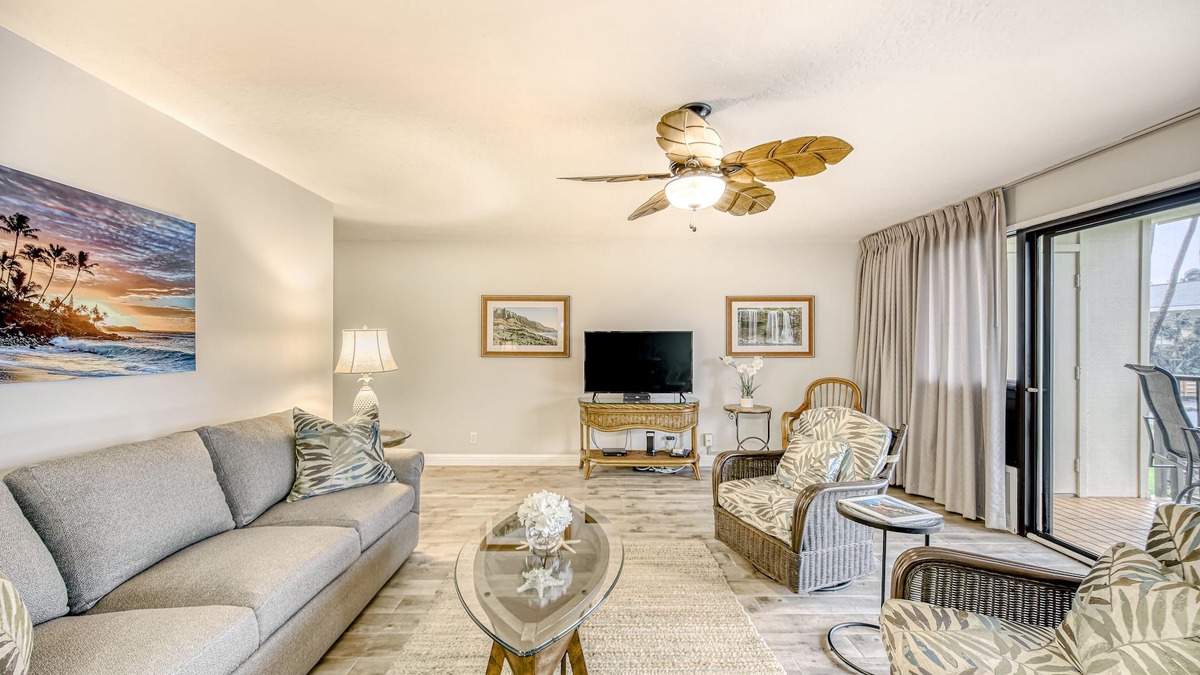 Hanamaulu Condo | Renovated Condo in an Oceanfront Complex with AC, Lanai, and Pool/Hot Tub Access