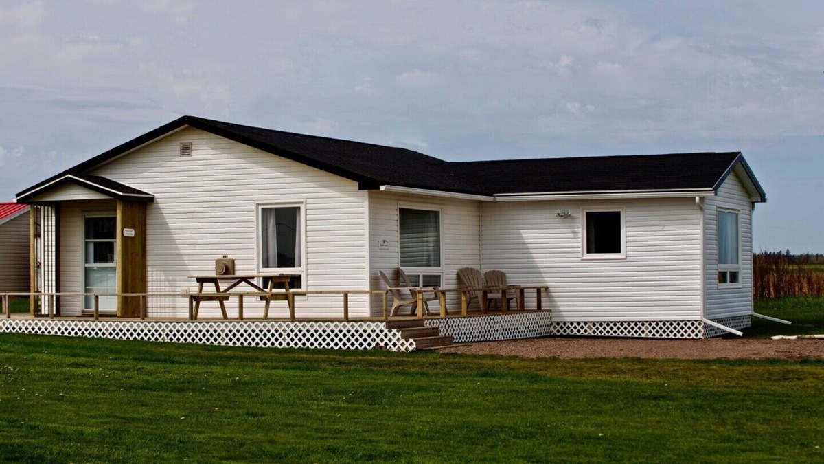 Sea View Cottage | Renovated Cottage with Two Full Bathrooms Steps from PEI's Most Beautiful Beach