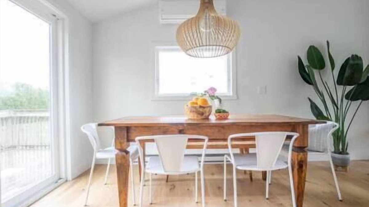 Eastward Look House | Renovated Cottage | 3BD/1BA