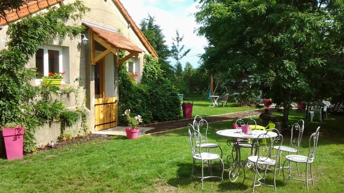Avermes Cottage | Renovated Cottage with Shared Pool, Bikes & Games in Moulins