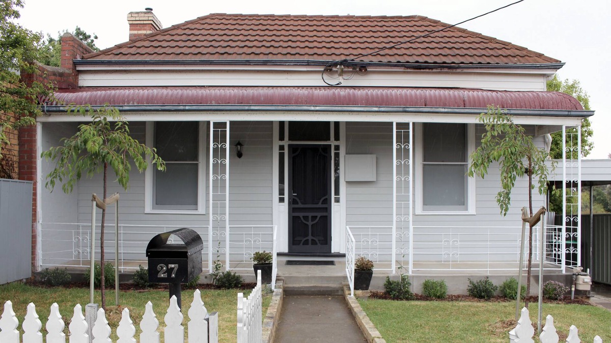 Ironbark House | Renovated Cozy 3 Bedroom Cottage Close to CBD and Art Gallery
