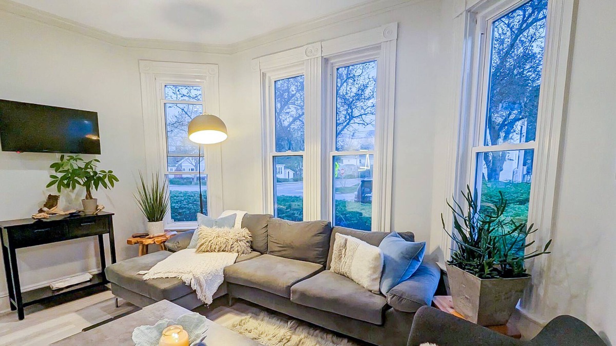 Rockland Apartment | Renovated, dog-friendly apartment with office & fireplace - right in town