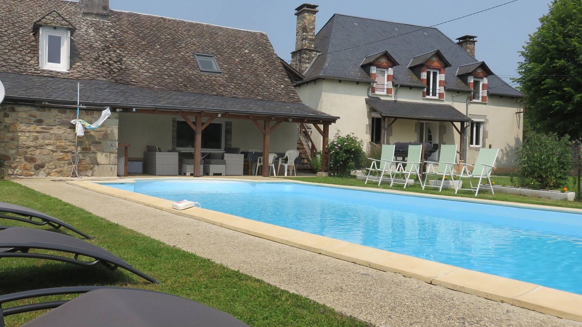 Latronche House | Renovated Gites for 14 people with heated swimming pool 10mx5m