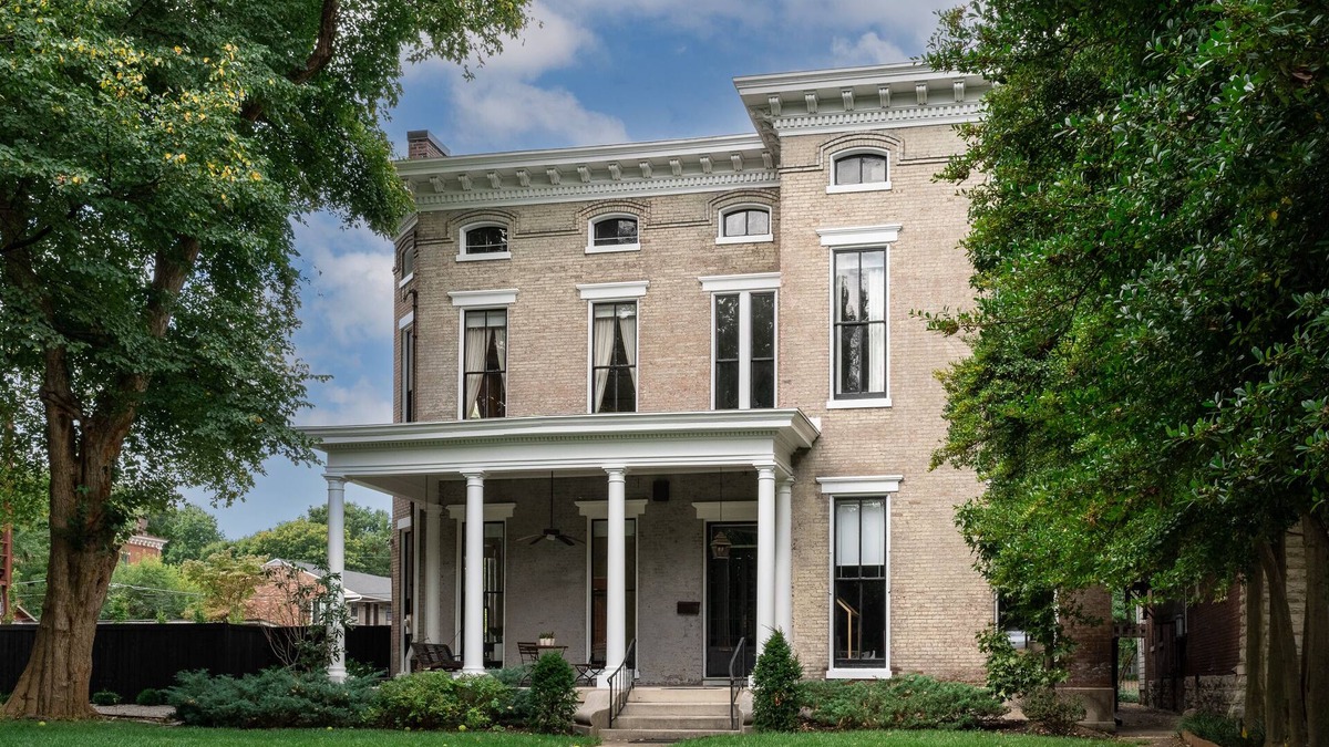 Old Louisville House | Renovated historic home on Millionaires row, 5 minutes to The Kentucky Derby