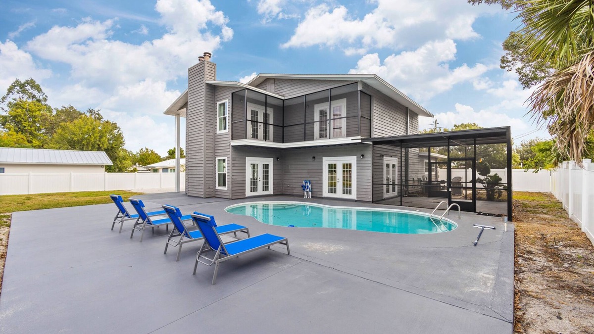 Bradenton House | Renovated home with enclosed yard, private pool, screened patio, & W/D
