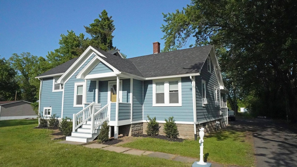 Saugerties House | Renovated home with spa access Steps from Cantine Field/HITS