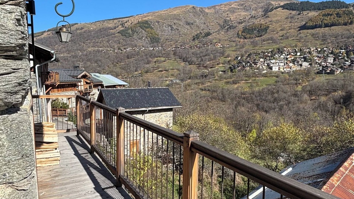 Villarabout Ski Chalet | Renovated house in authentic 3 Vallées hamlet with view and SPA