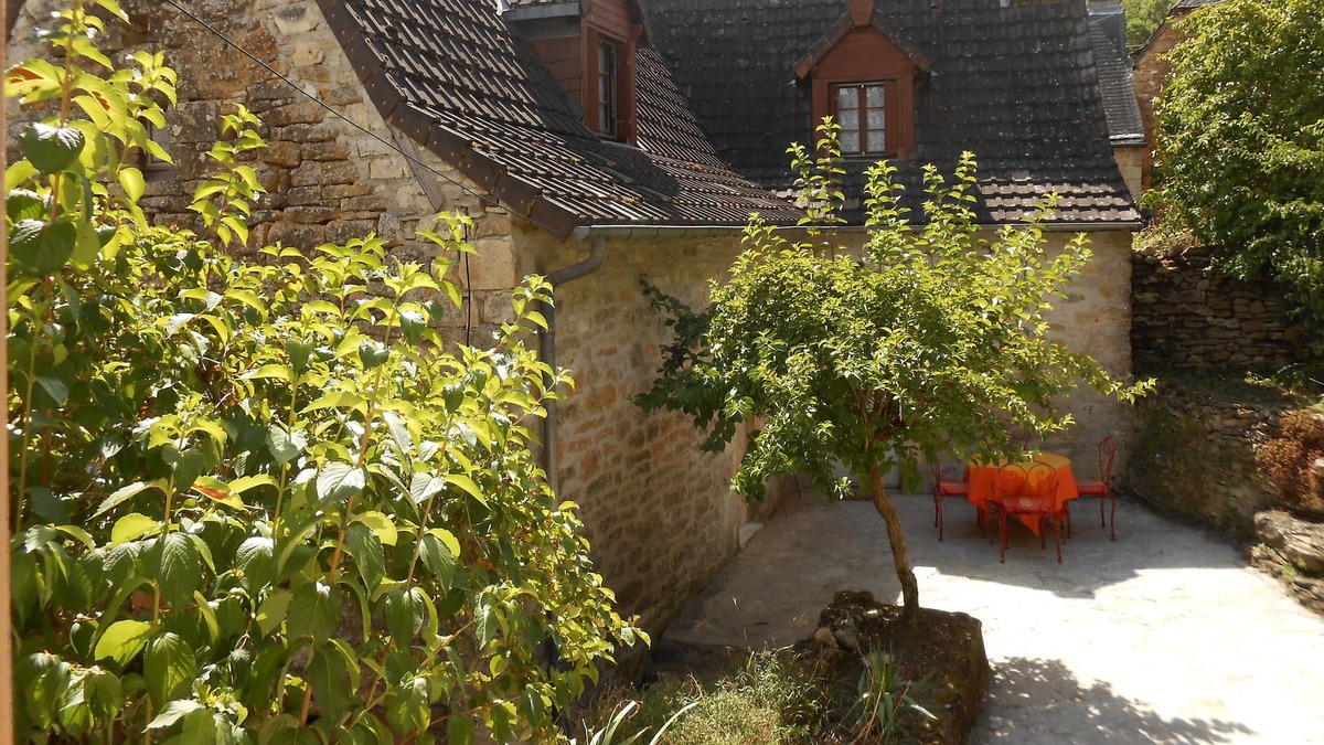 Turenne House | Renovated House in idyllic settings