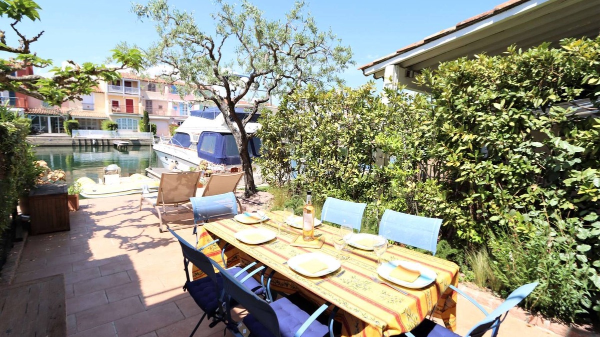 Port Grimaud House | Renovated house in Port Grimaud -Terrace, Mooring, A/C, WIFI