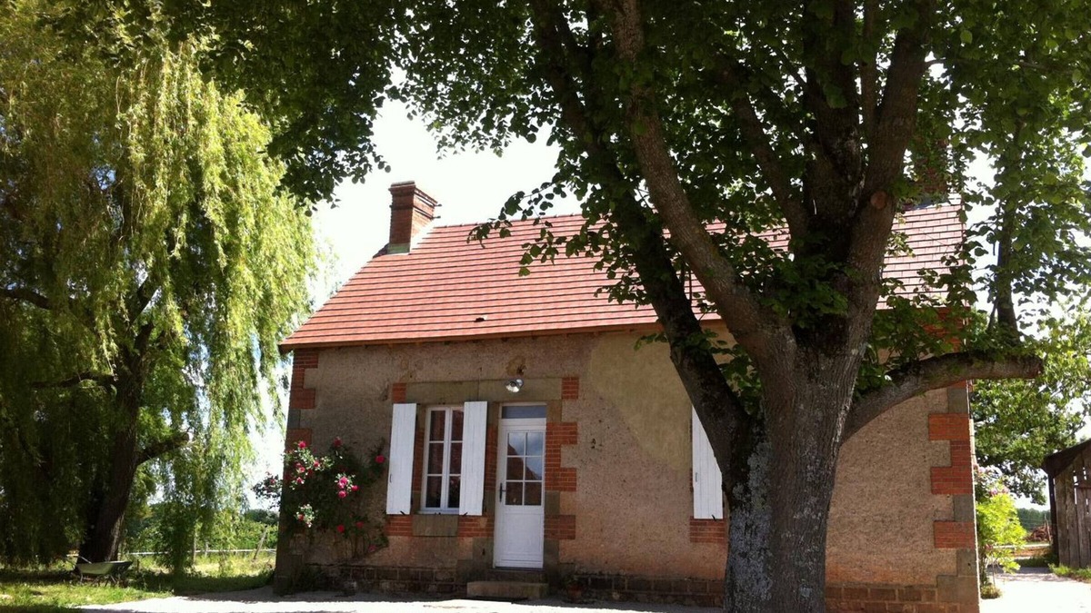 Agonges Cottage | Renovated house with garden, pets allowed, air conditioning, parking