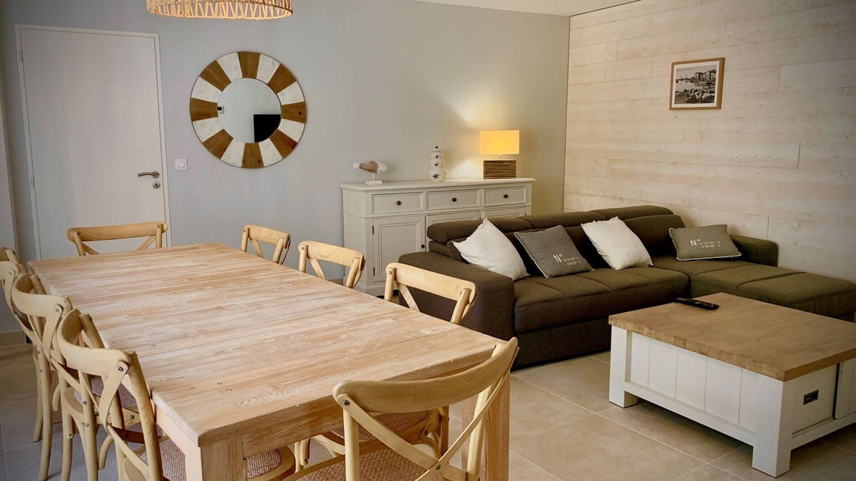 Meze House | Renovated house with garage and terraces in Mèze