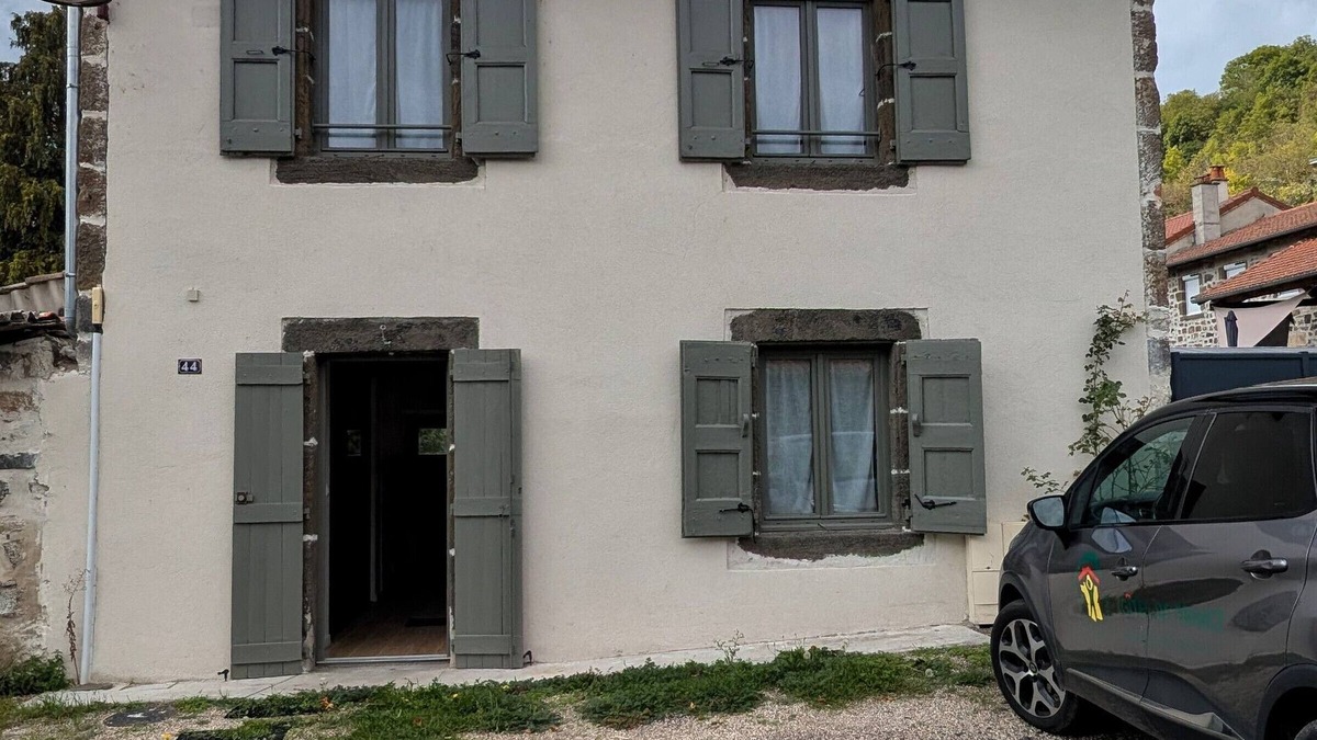 Polignac Cottage | Renovated house with terrace and balcony in Polignac