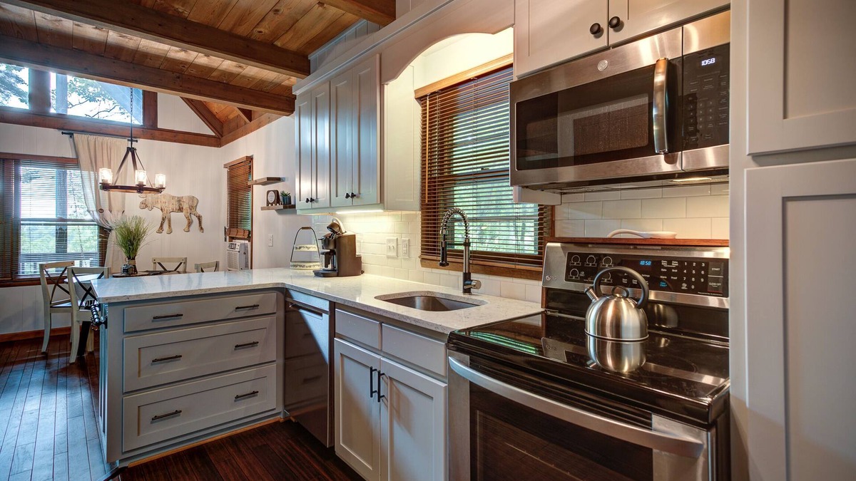 Fleetwood Cabin | 🏔 Renovated, Lake Access & Close to West Jefferson
