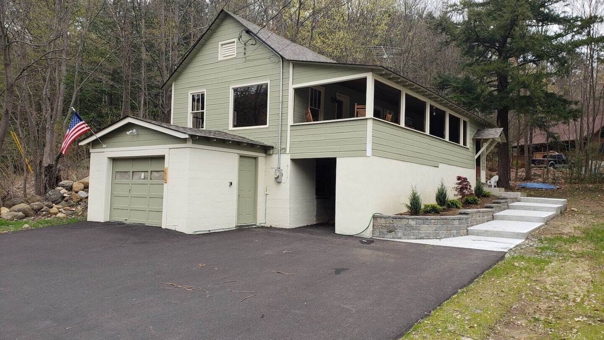 Lake George Cottage | Renovated Lake George cottage