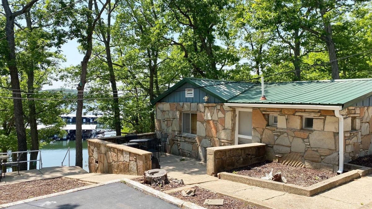 Camdenton Cabin | Renovated lakeside cabin with swimming pool & resort amenities!