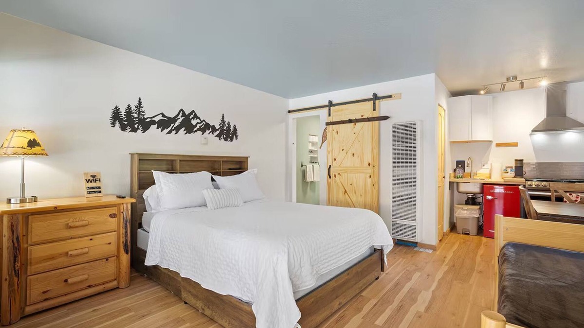 Tahoe Vista Apartment | Renovated Lakeview Retreat ~ Beach Access ~ Pool