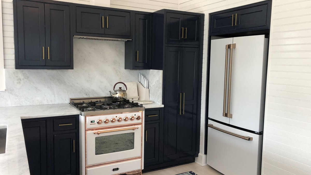 Cape Fear Station House | Renovated Luxury home Sumner’s Crescent Walk to Mikes Bites, E. Beach & Shoal’s