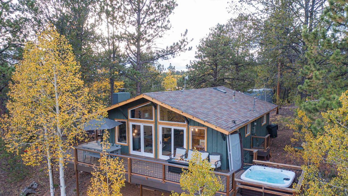 Rainbow Valley House | Renovated mountain-view cabin with hot tub, huge deck, grill, & fireplace