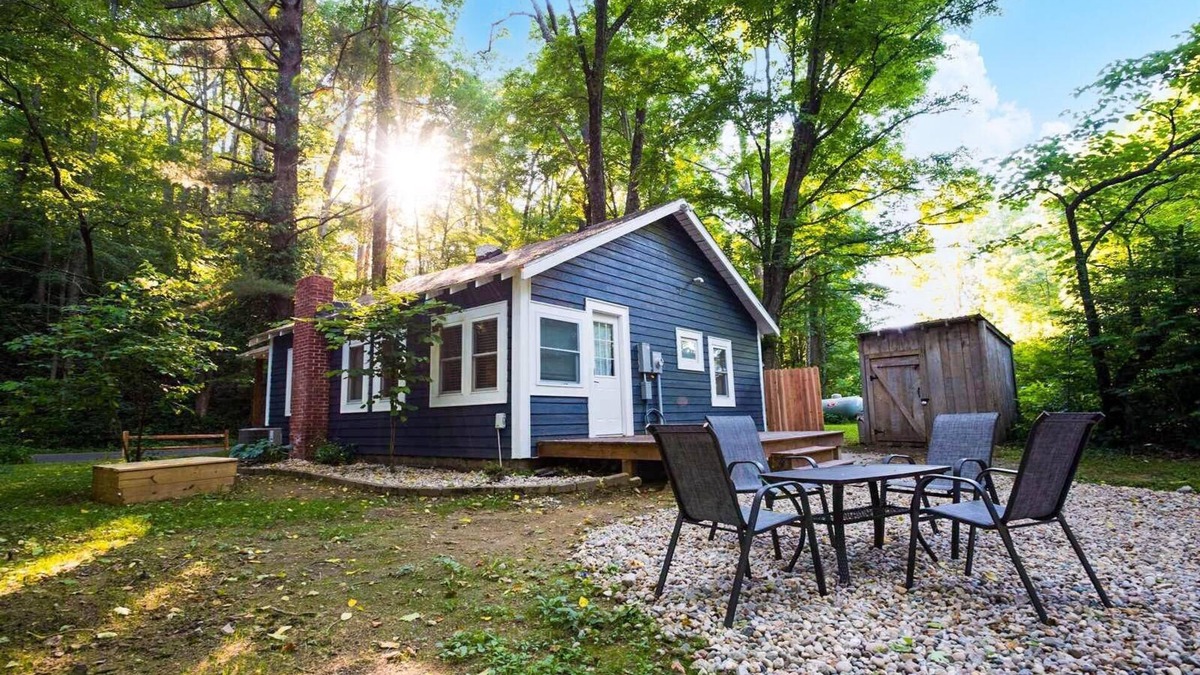 Nashville Cottage | Renovated, pet-friendly, near Nashville.