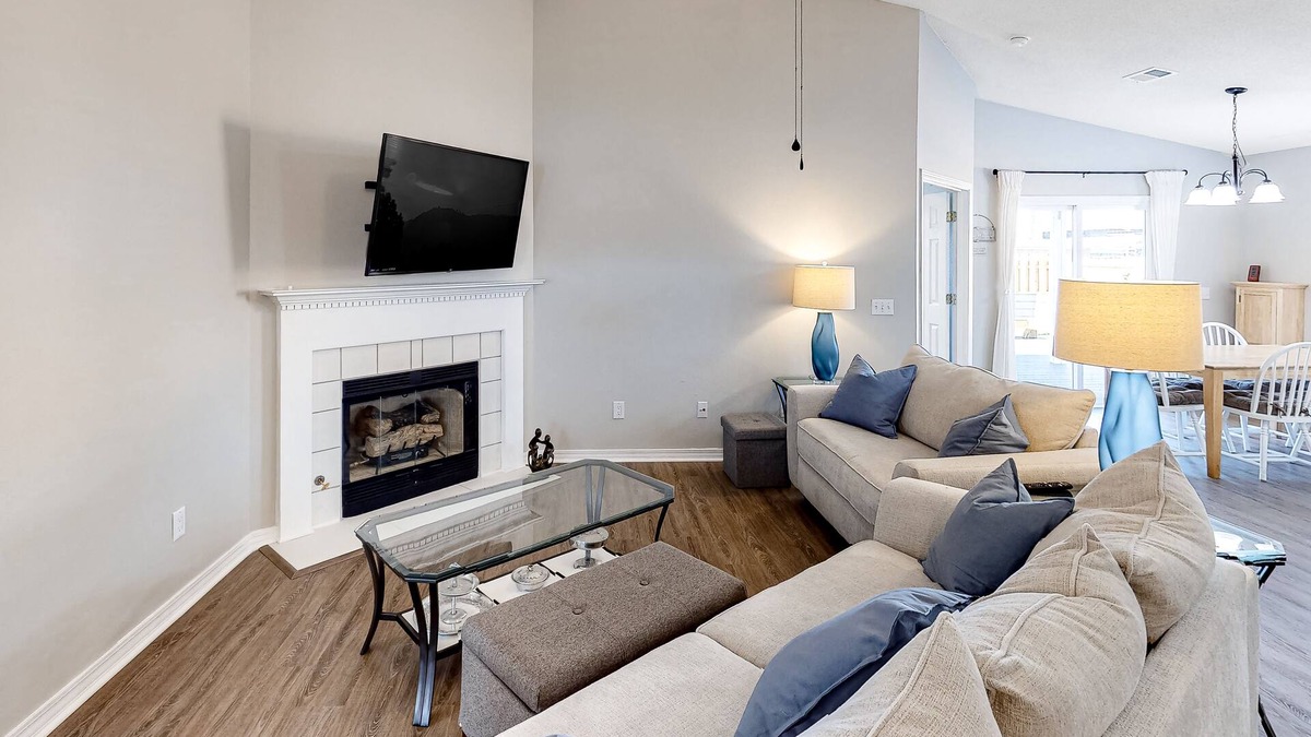 Emerald Shores House | Renovated, quiet home with dog-friendly yard, AC & deck - watch the Blue Angels