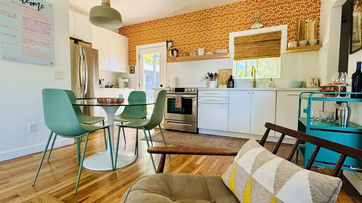 Prescott House | Renovated Retro Bungalow - Walk to Downtown!