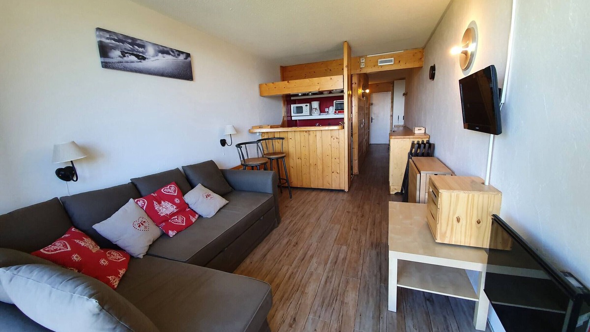 Arc-2000 Apartment | Renovated studio near center, balcony, 4 people
