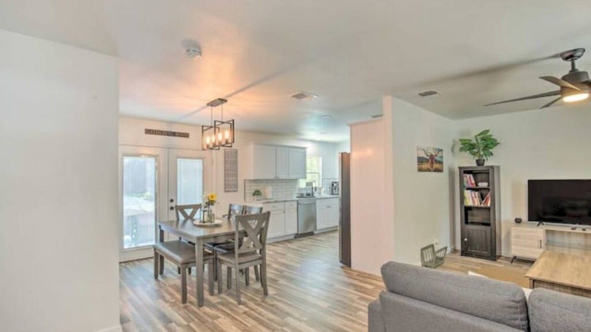 Babcock North House | Renovated San Antonio Retreat ~ 16 Mi to Dtwn