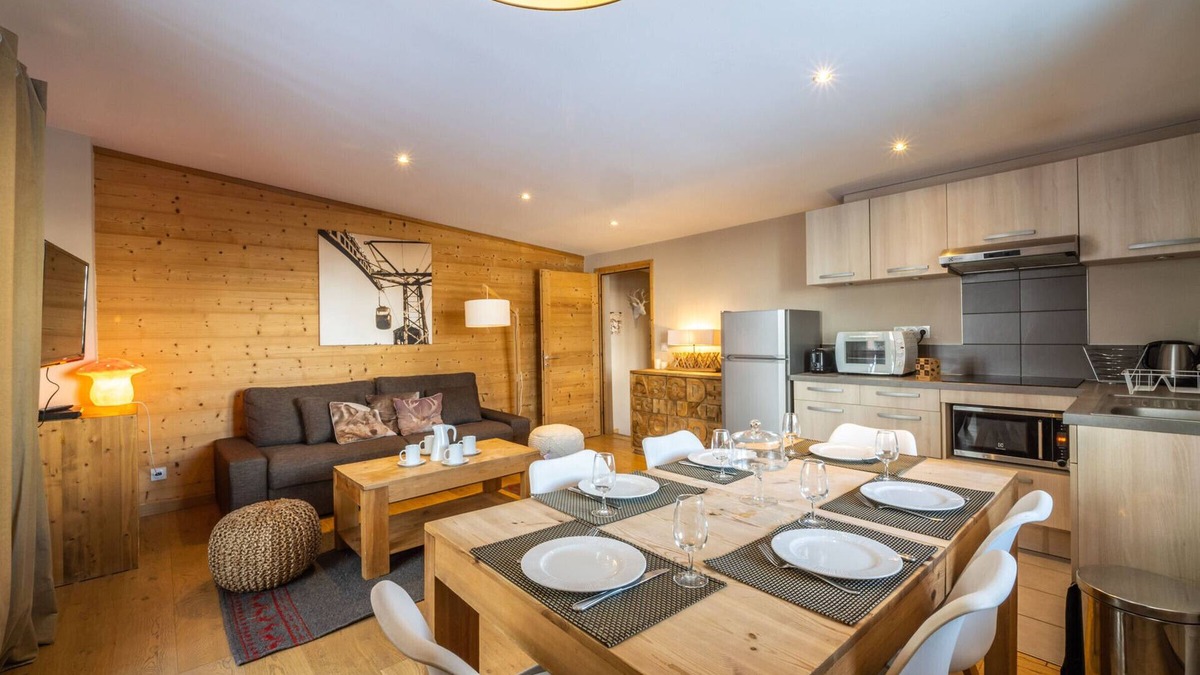 Tignes le Lac Apartment | Renovated Ski-in/Ski-out Apartment with Balcony, WiFi, and Stunning Views in Tignes Center