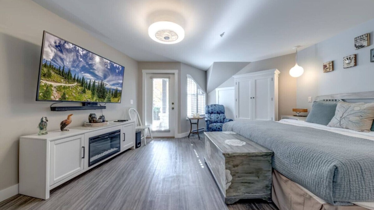 Village North Apartment | Renovated & Spacious 1bed/2bath Whistler Village